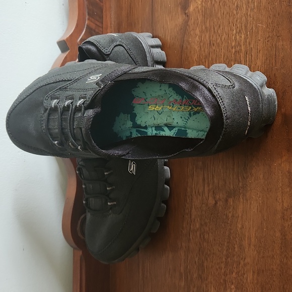 Sketchers, Sz 6.5, Textile Upper, Balance Man Made Material, Black, Hardly Worn - Picture 2 of 9